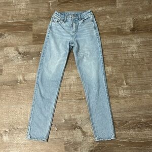 American eagle straight leg mom jeans